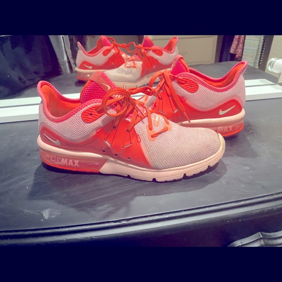 Pink women’s Nikes - Picture 1 of 3